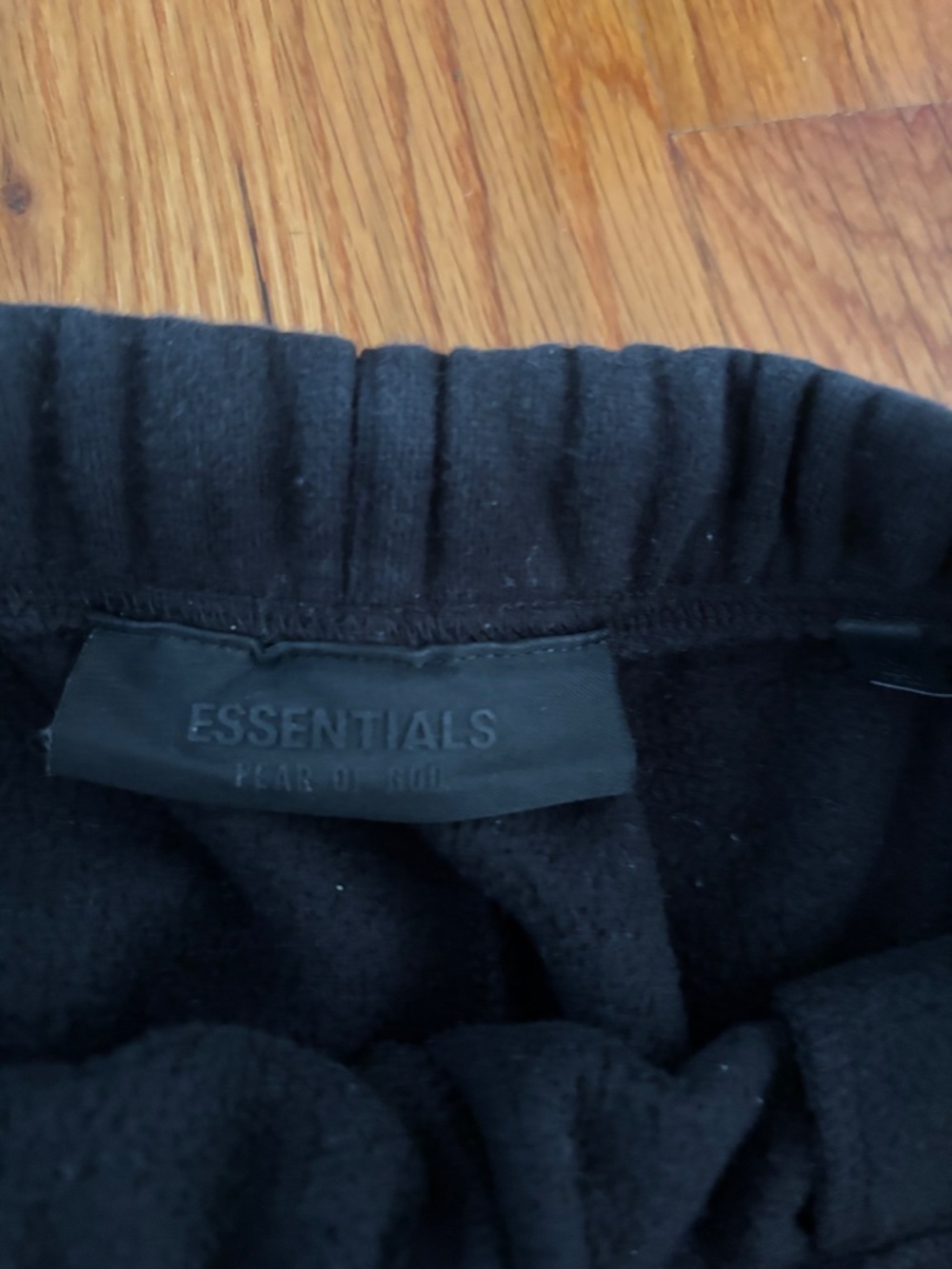 ESSENTIALS Fear of God Black Sweatpants - Picture 2 of 3